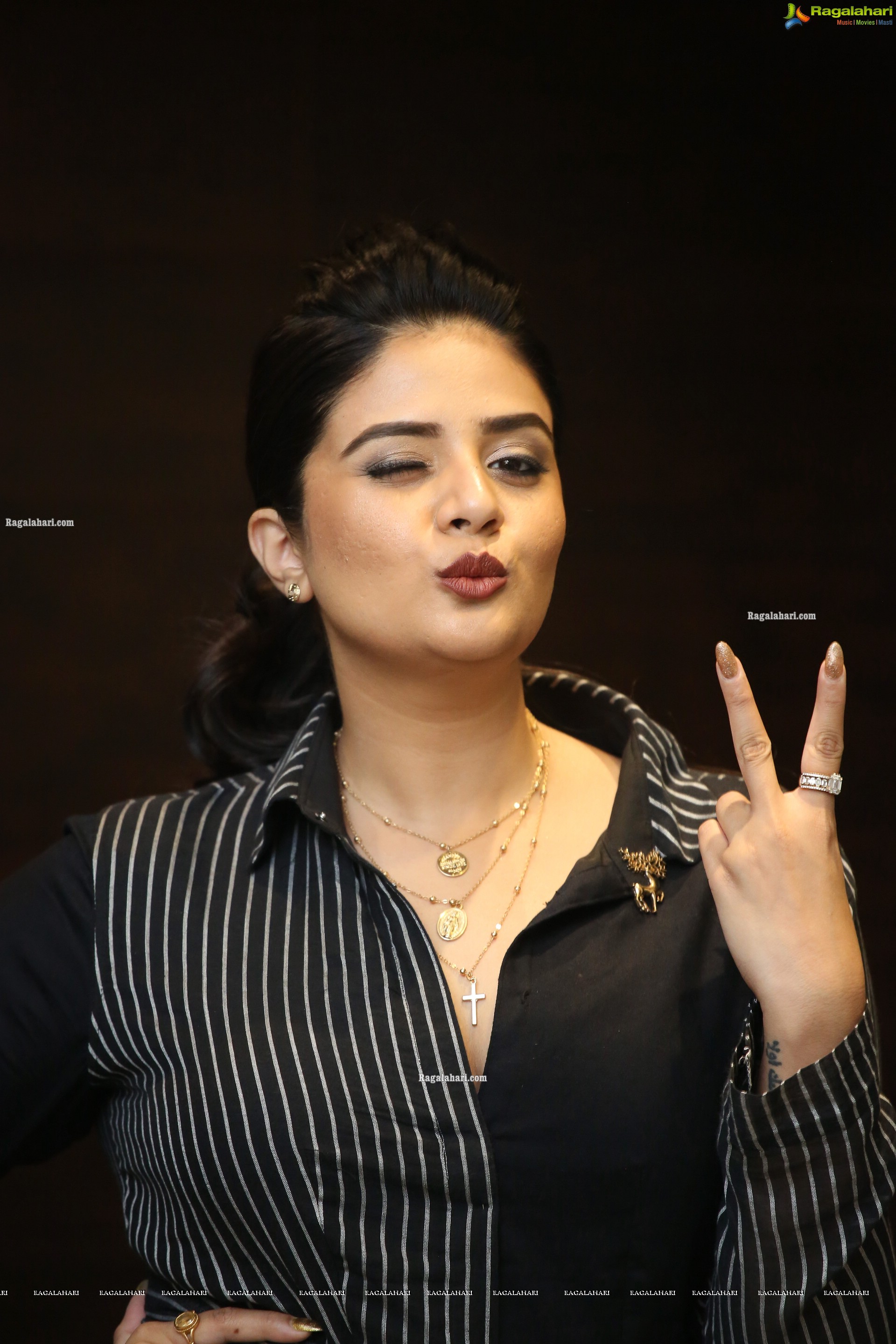 Sreemukhi at Pushpa First Meet, HD Photo Gallery