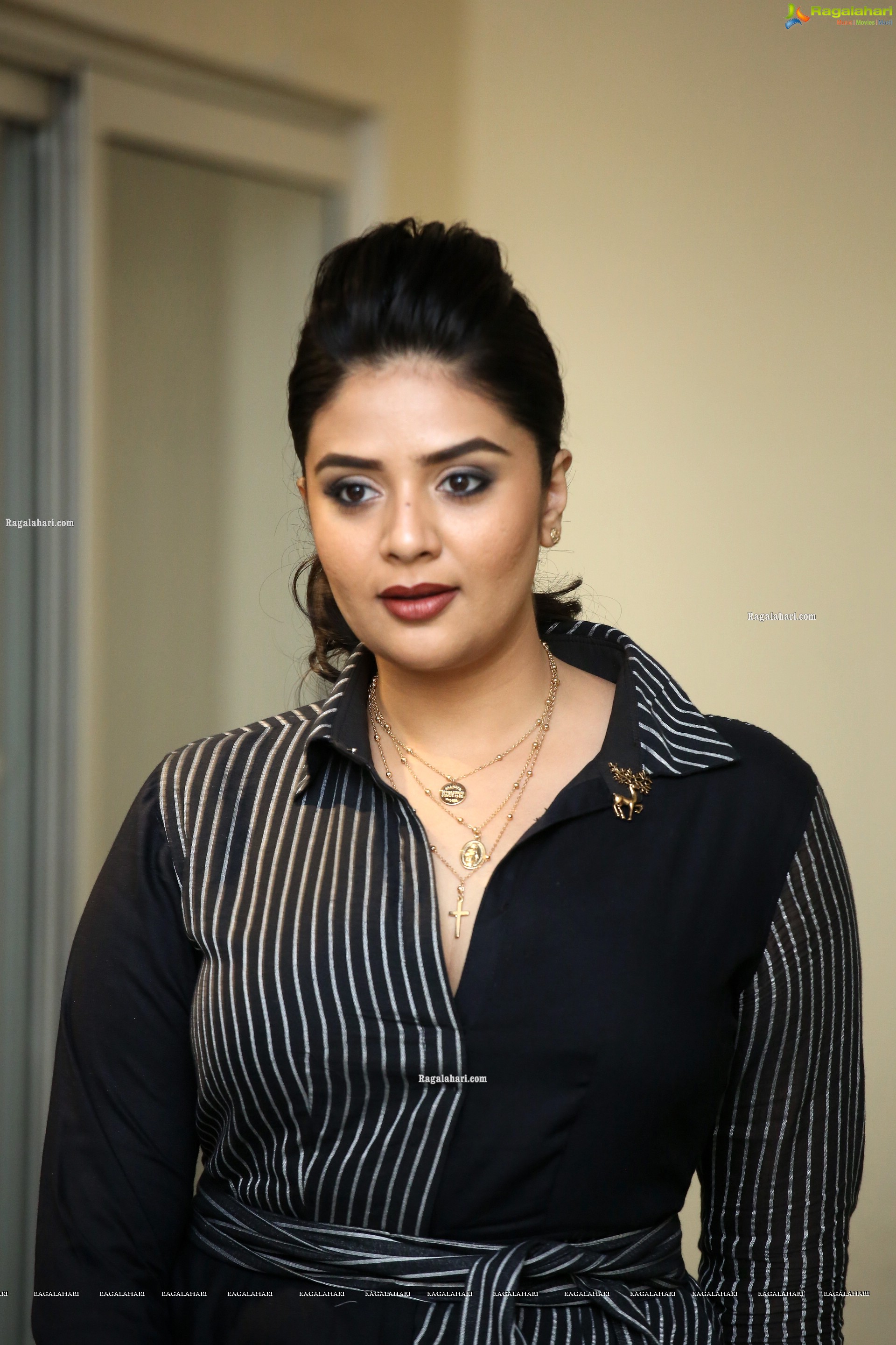 Sreemukhi at Pushpa First Meet, HD Photo Gallery