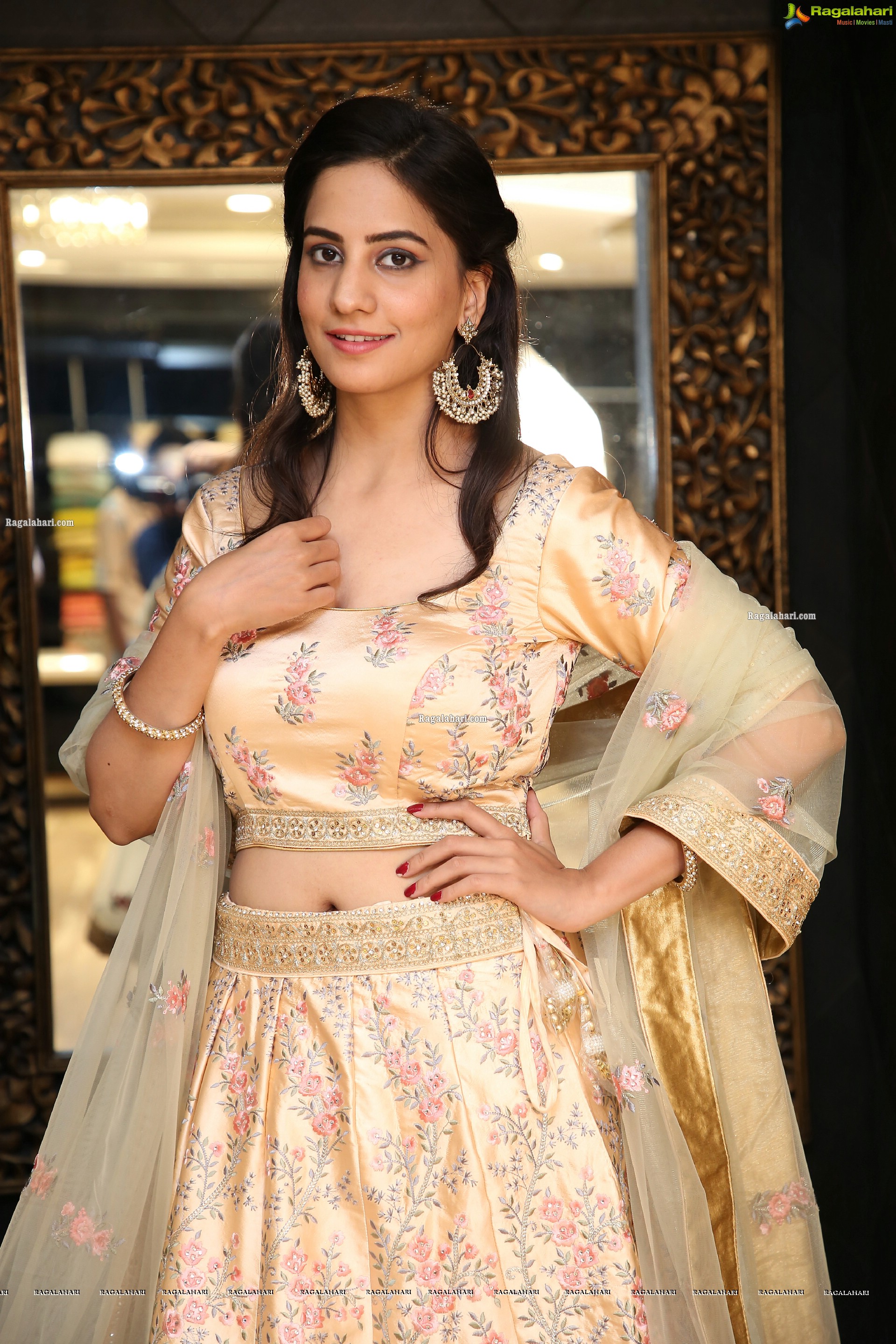 Tejal Tammali Showcases Mebaz's Wedding Collection, HD Photo Gallery