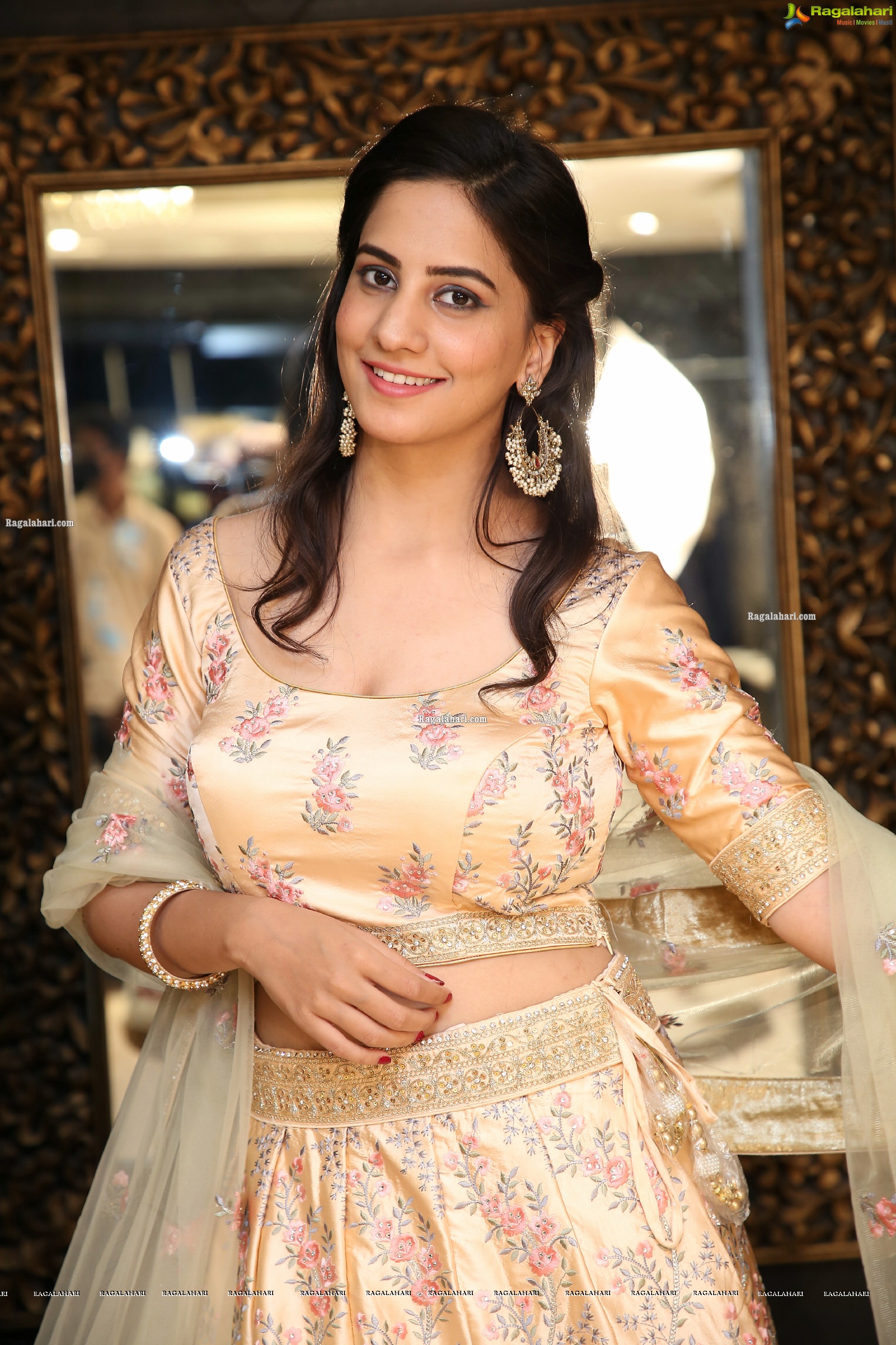 Tejal Tammali Showcases Mebaz's Wedding Collection, HD Photo Gallery