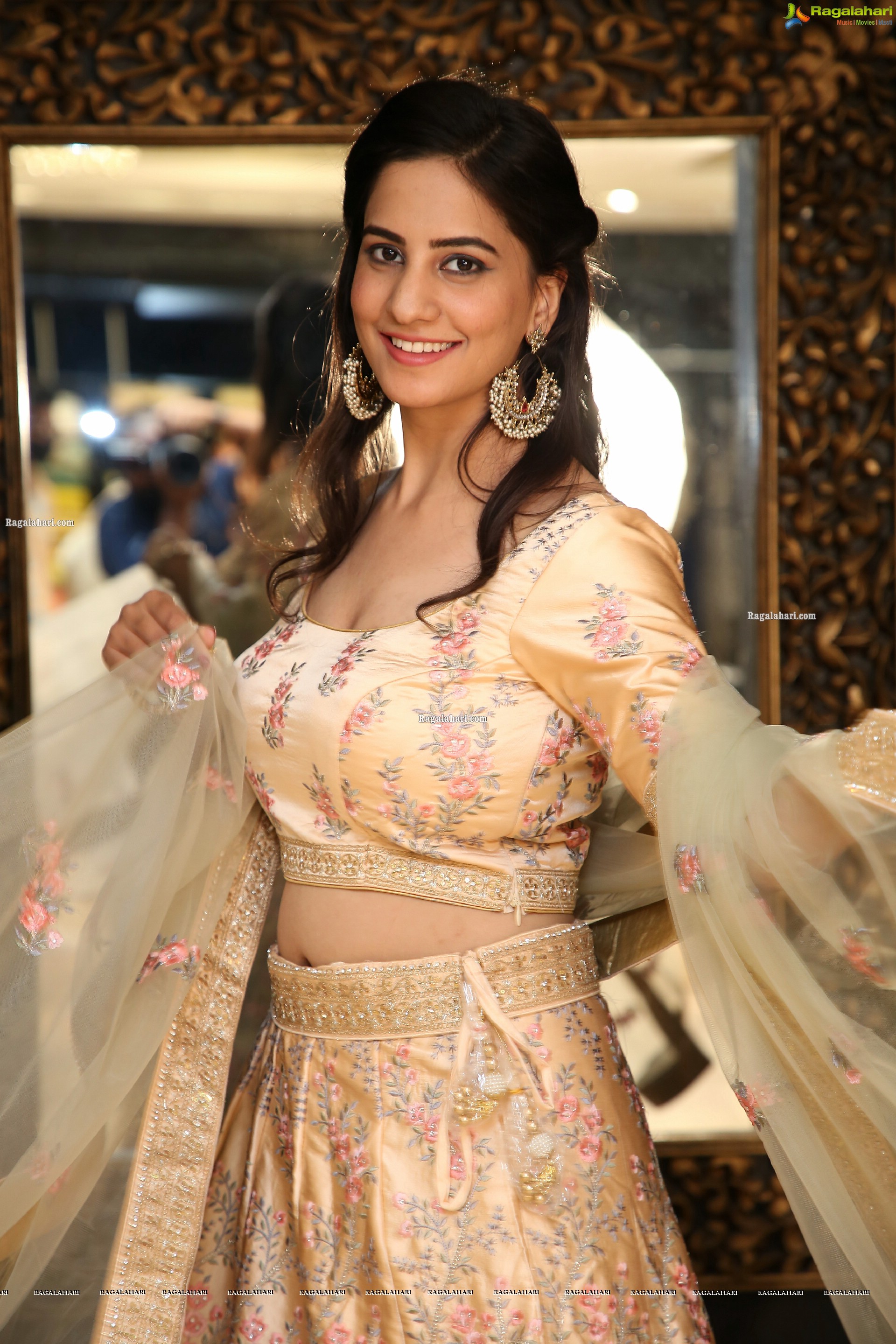 Tejal Tammali Showcases Mebaz's Wedding Collection, HD Photo Gallery