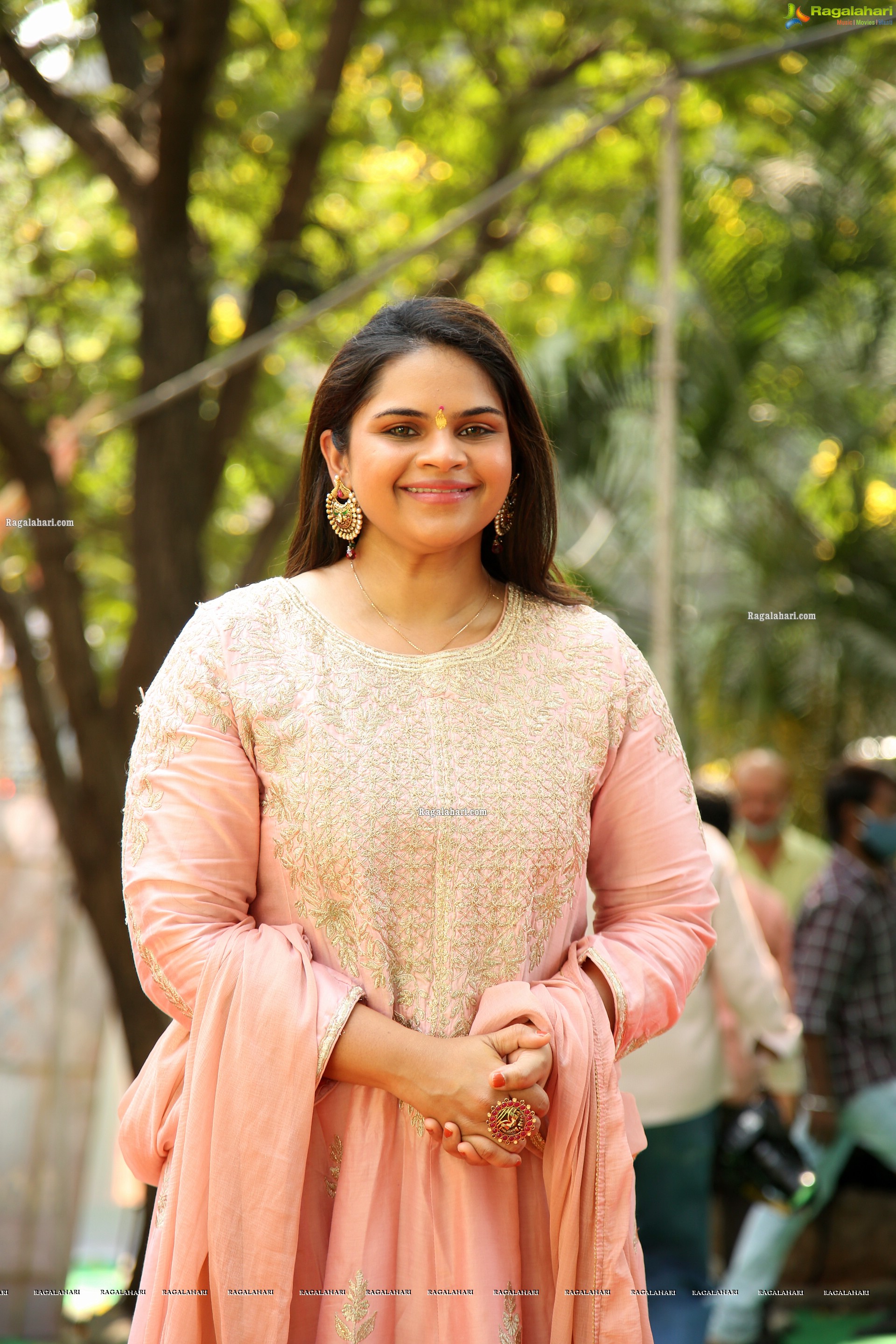 Vidyullekha Raman at Pudingi No.1 Movie Pooja Ceremony, HD Photo Gallery