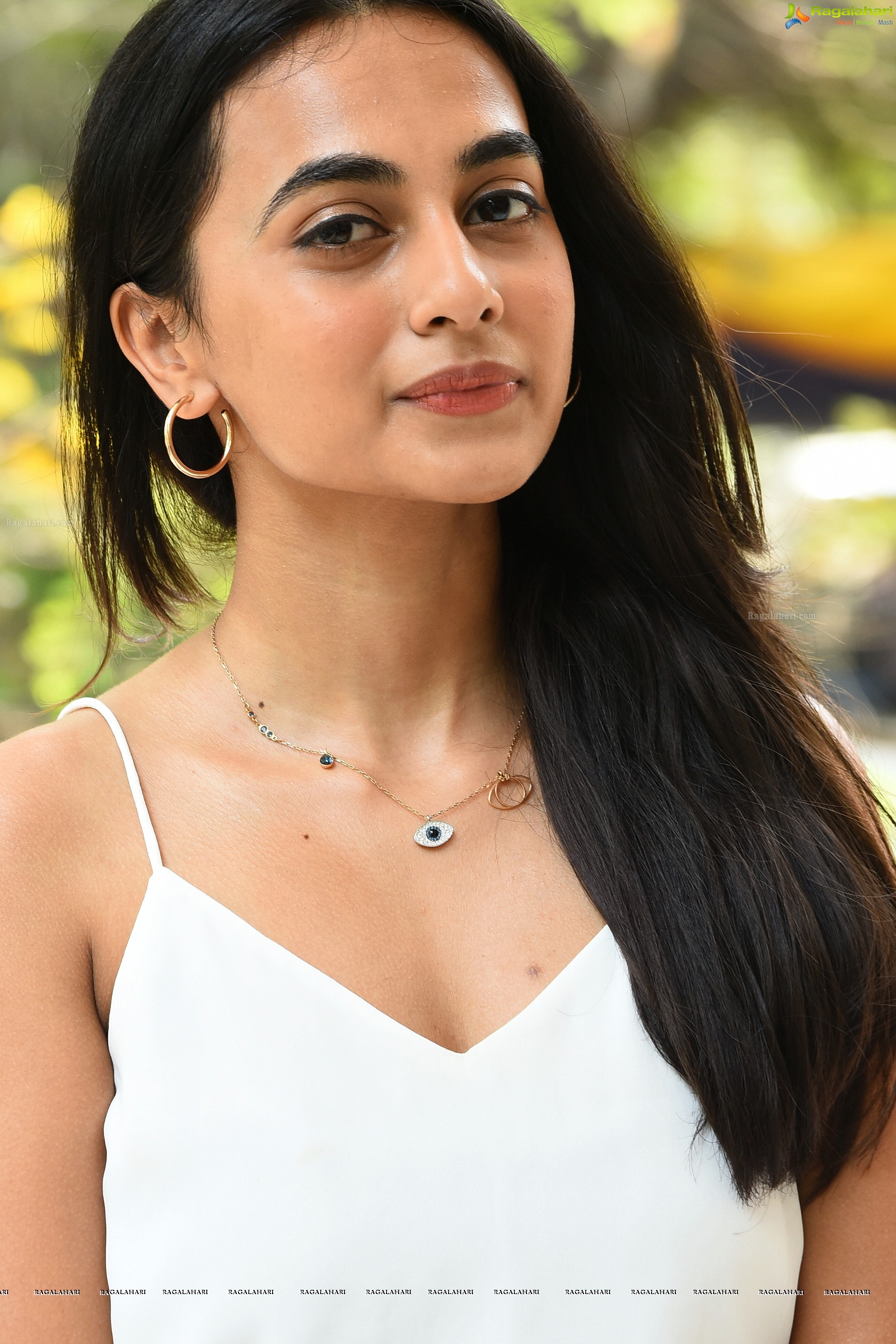 Aneesha Dama at Pelli Koothuru Party Press Meet, HD Photo Gallery