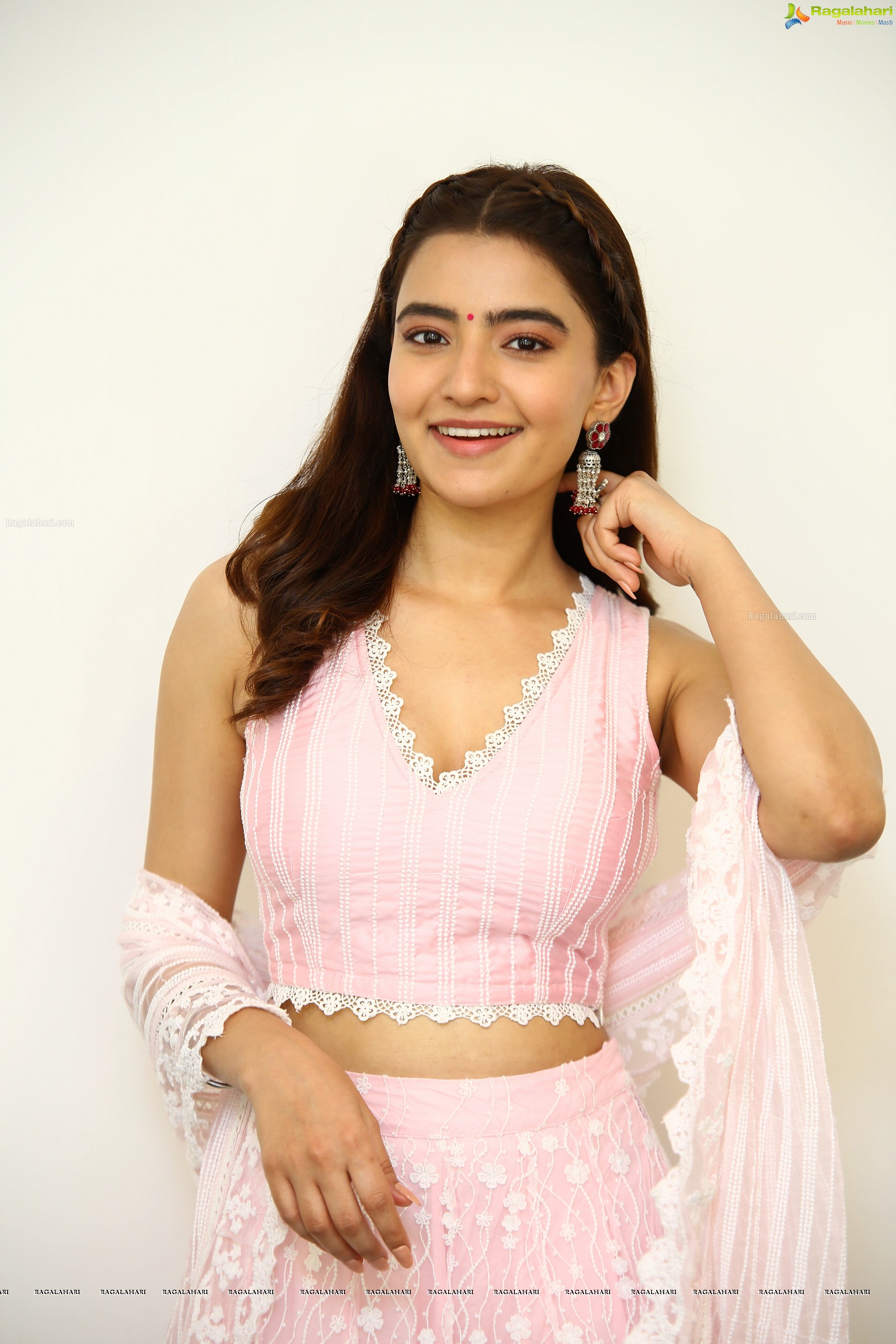 Rukshar Dhillon at Ashoka Vanamlo Arjuna Kalyanam Movie Interview, HD Stills