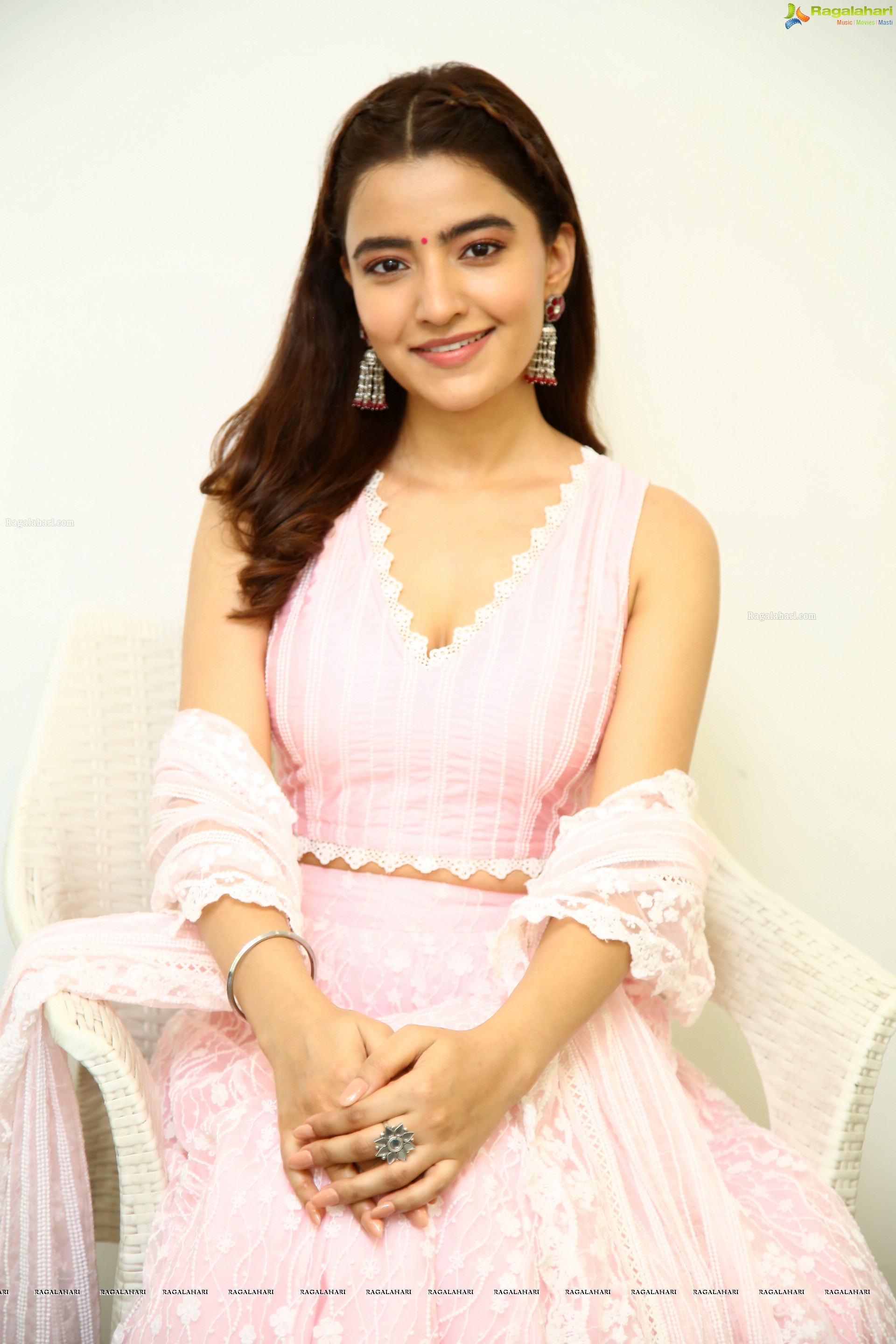 Rukshar Dhillon at Ashoka Vanamlo Arjuna Kalyanam Movie Interview, HD Stills