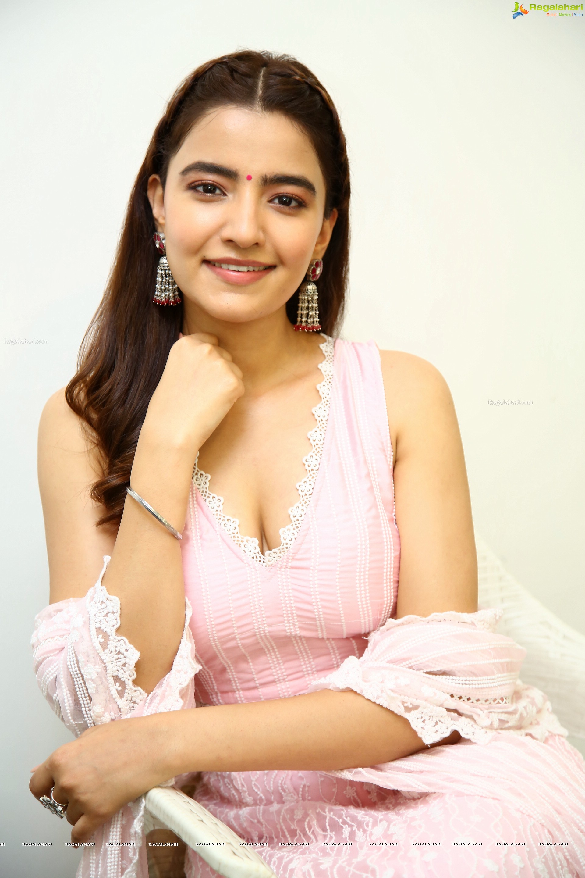 Rukshar Dhillon at Ashoka Vanamlo Arjuna Kalyanam Movie Interview, HD Stills