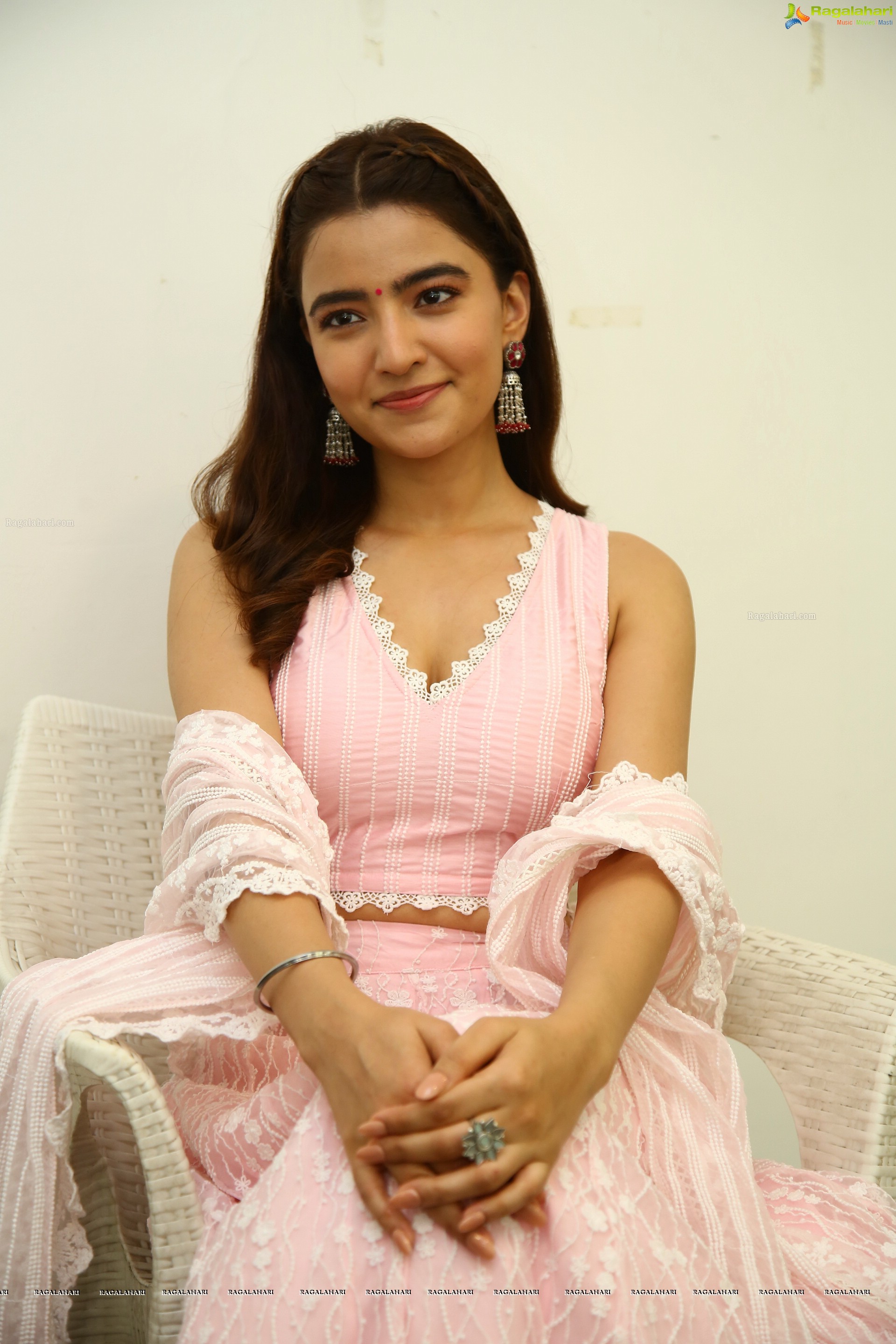 Rukshar Dhillon at Ashoka Vanamlo Arjuna Kalyanam Movie Interview, HD Stills