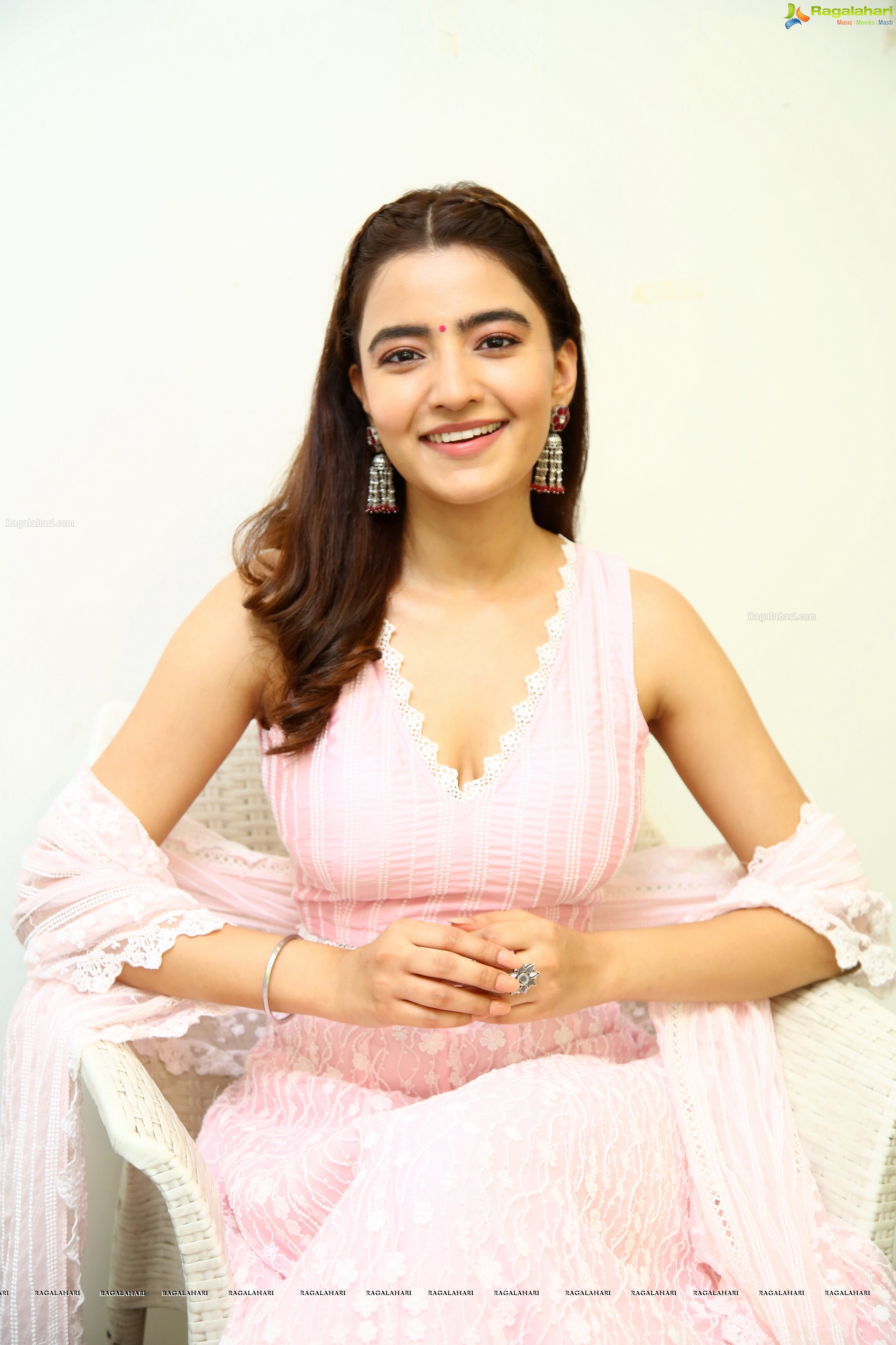 Rukshar Dhillon at Ashoka Vanamlo Arjuna Kalyanam Movie Interview, HD Stills