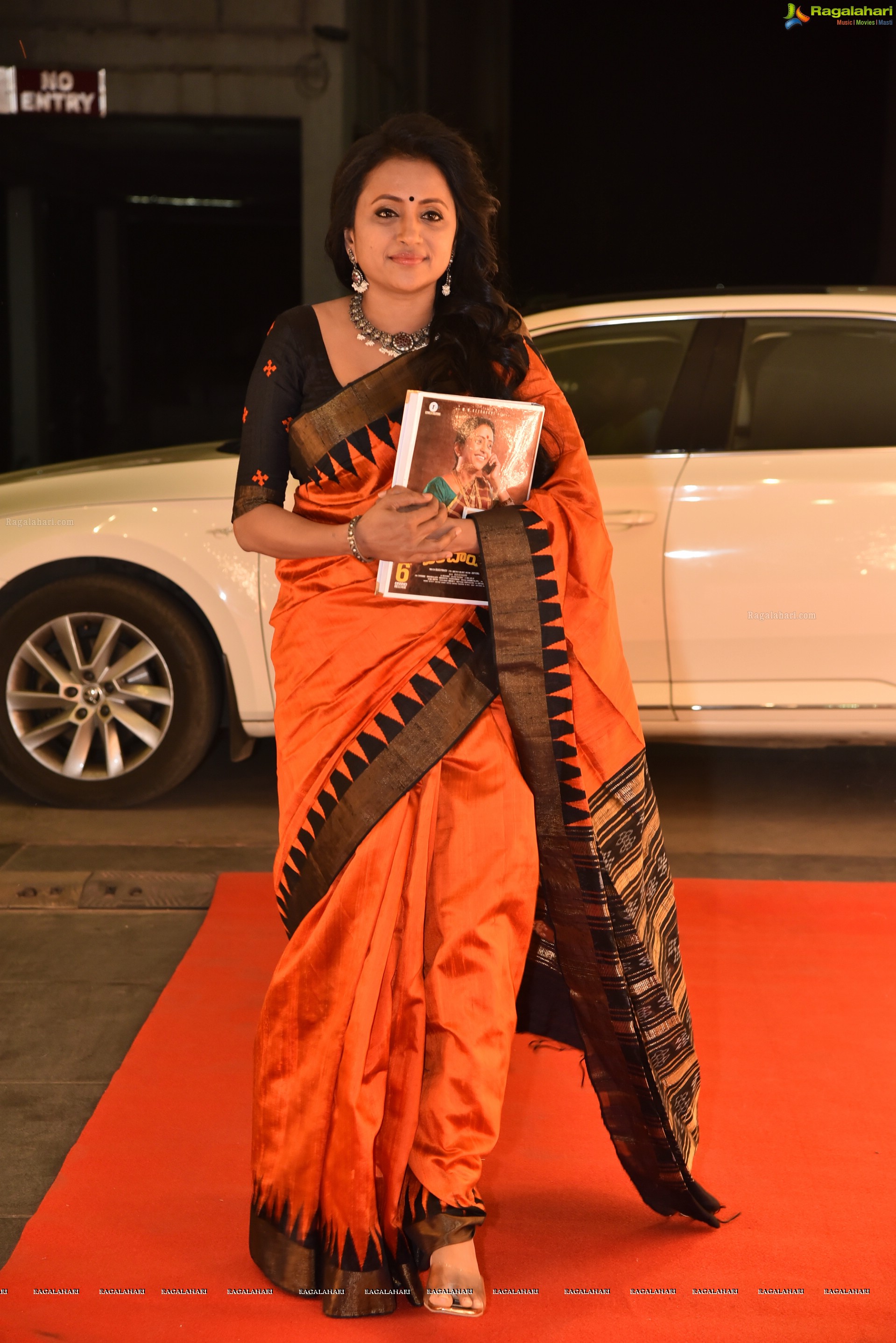 Suma Kanakala at Jayamma Panchayathi Movie Pre-Release Event, HD Photo Gallery