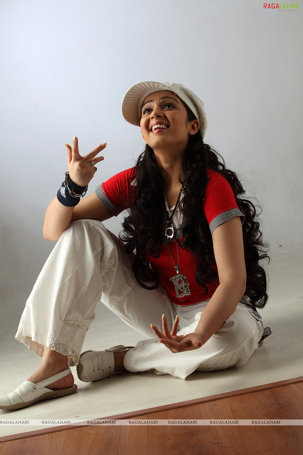 Charmi Stills From Sye Aata