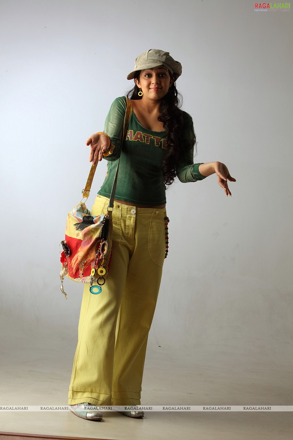 Charmi Stills From Sye Aata