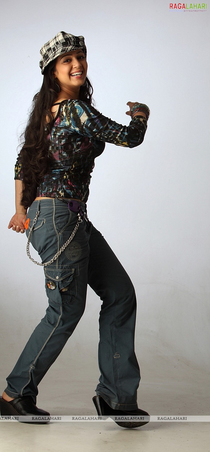 Charmi Stills From Sye Aata