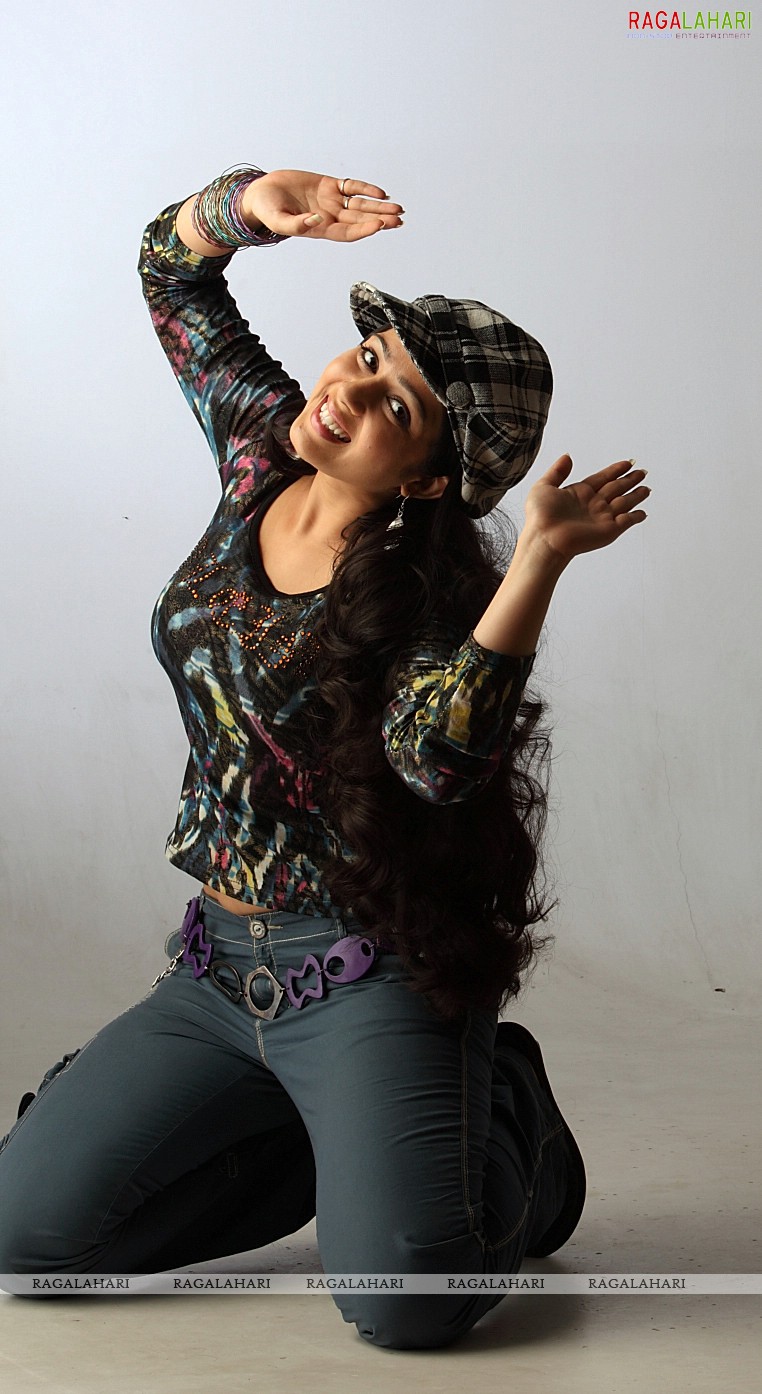 Charmi Stills From Sye Aata