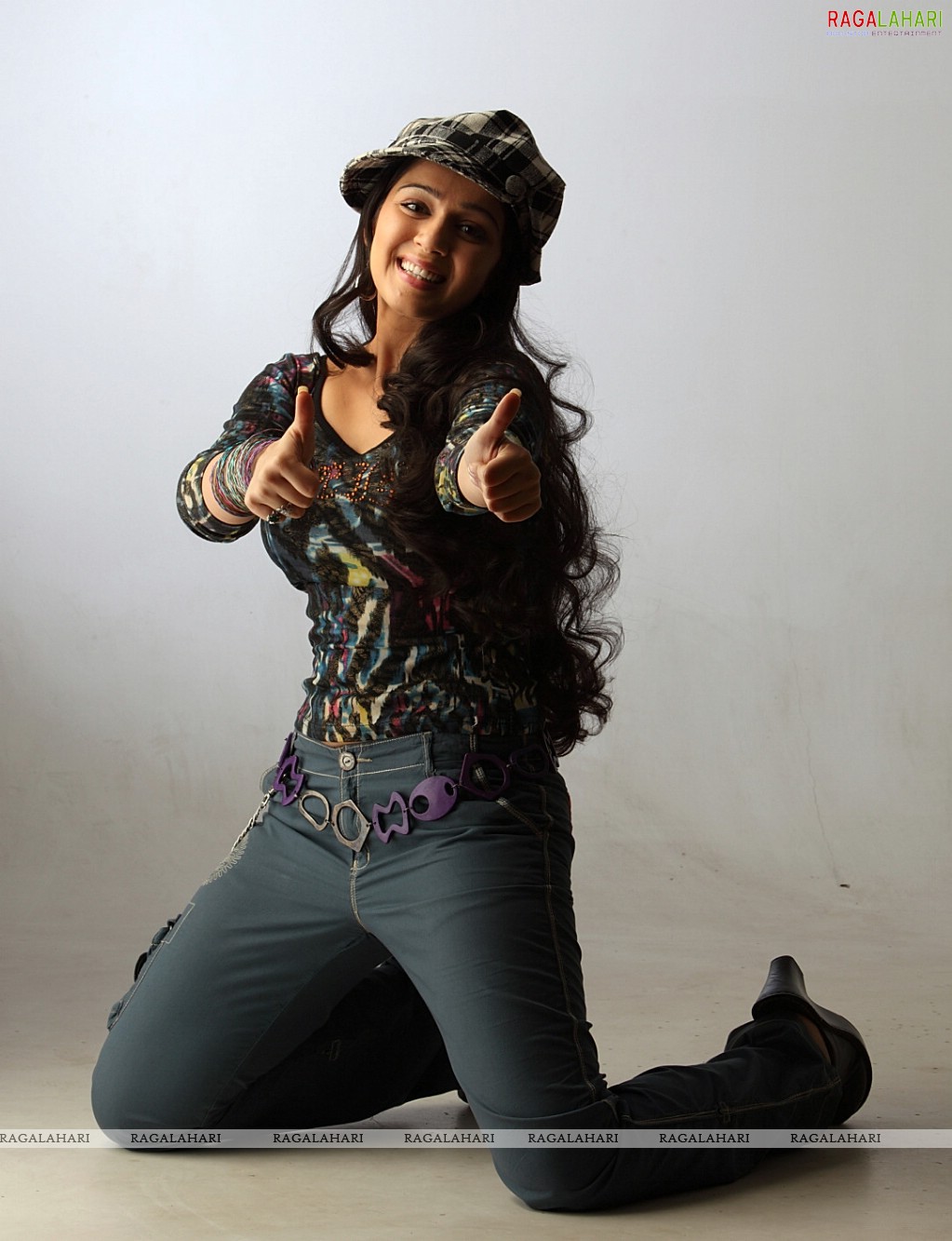 Charmi Stills From Sye Aata