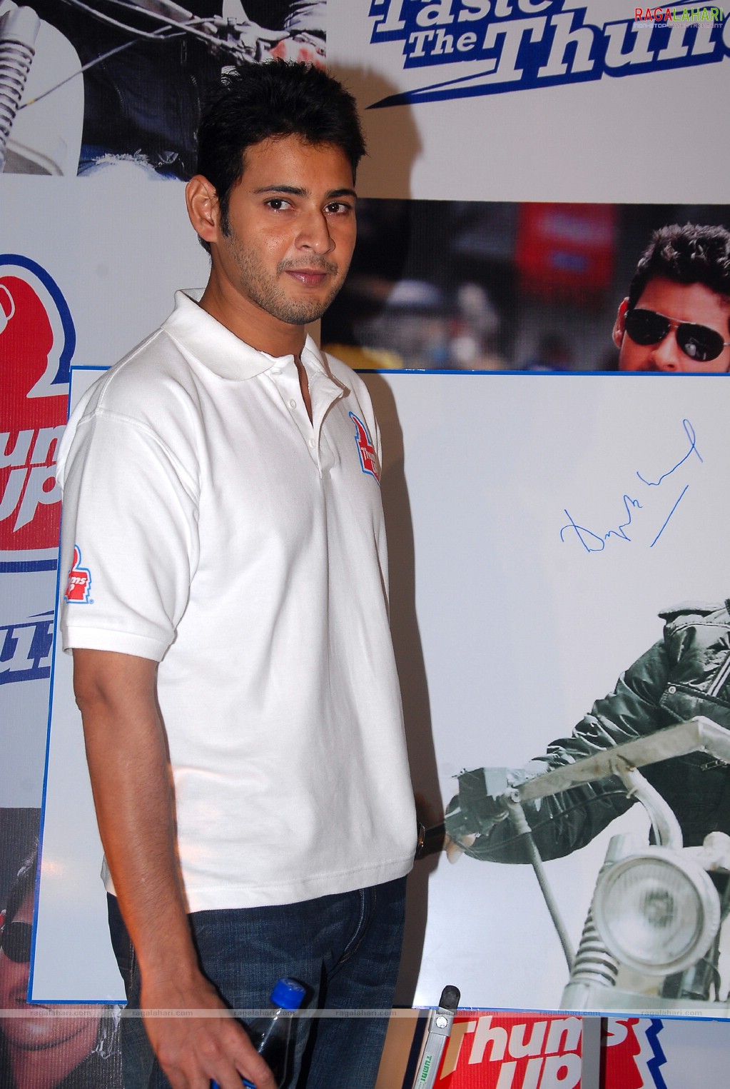 Mahesh Babu at Thums Up Khaleja Offer, Photo Gallery, Images