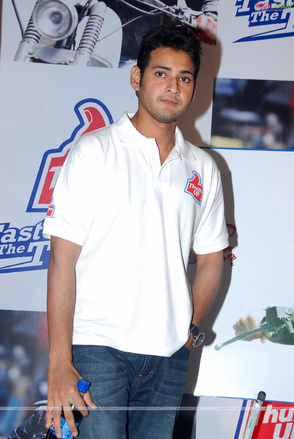 Mahesh Babu at Thums Up Khaleja Offer, Photo Gallery, Images