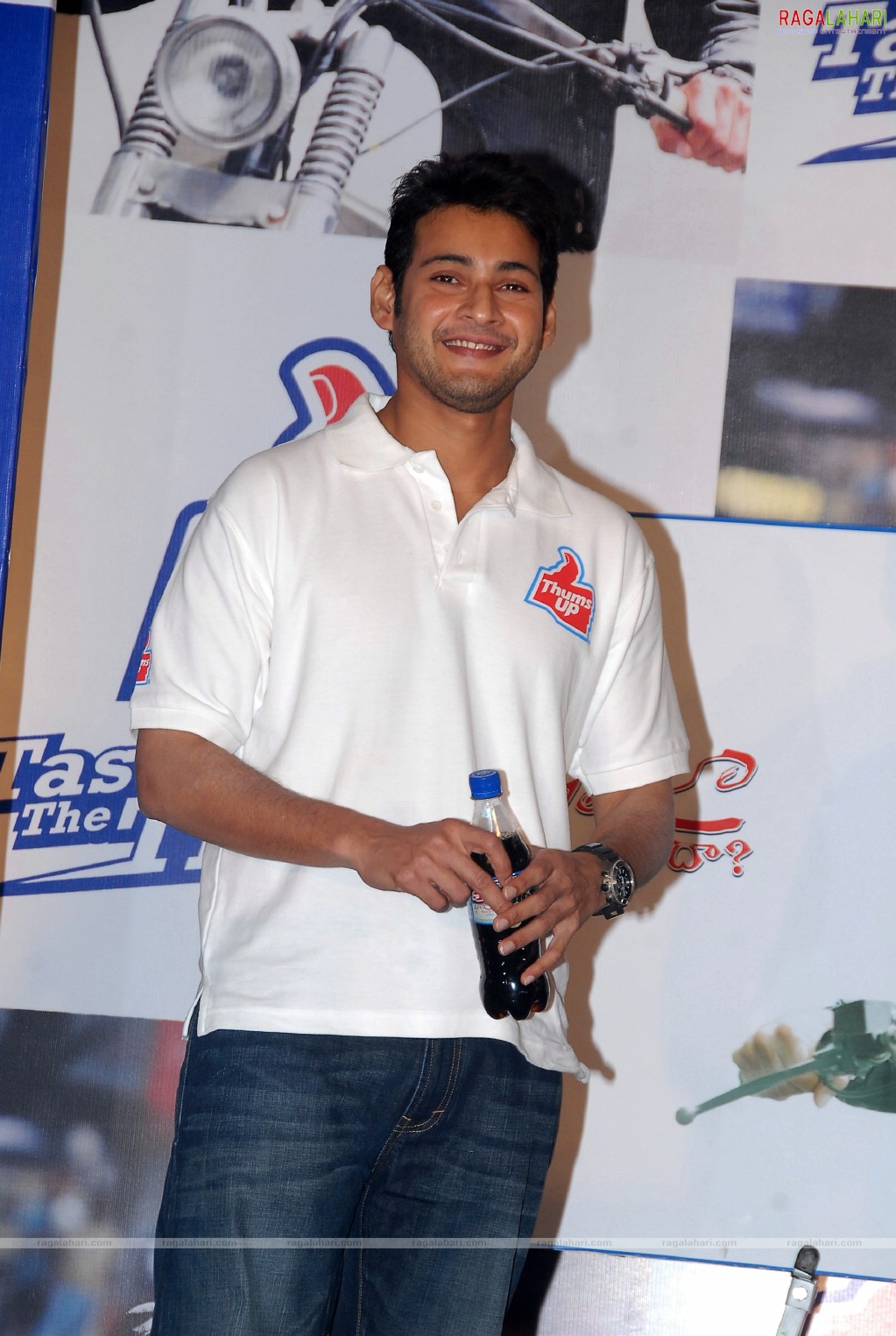 Mahesh Babu at Thums Up Khaleja Offer, Photo Gallery, Images