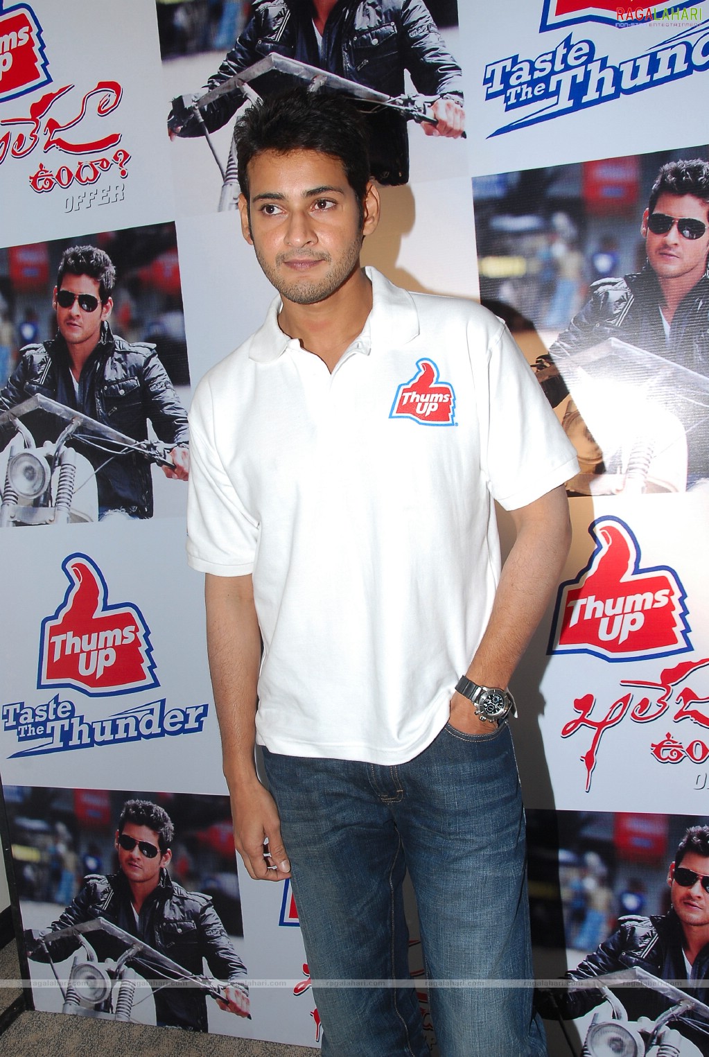 Mahesh Babu at Thums Up Khaleja Offer, Photo Gallery, Images