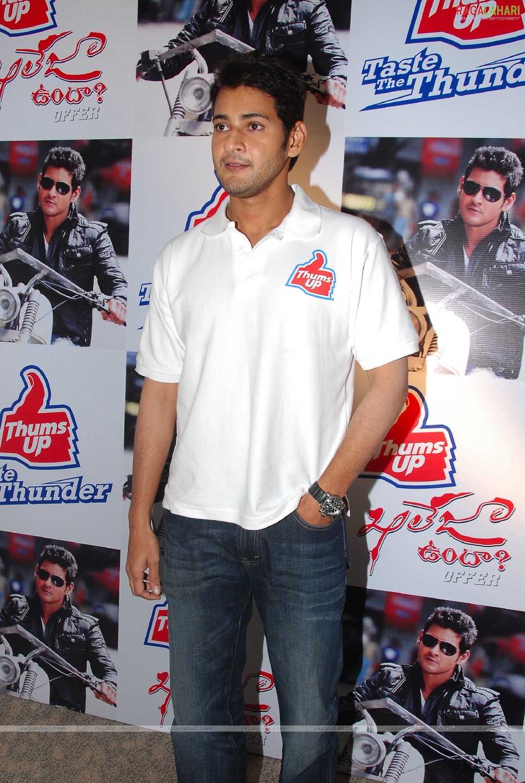 Mahesh Babu at Thums Up Khaleja Offer, Photo Gallery, Images