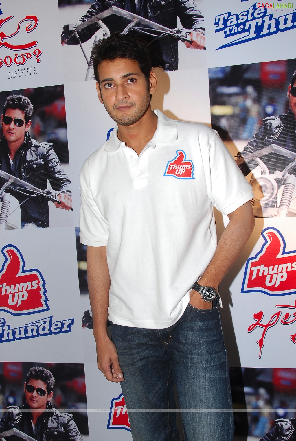 Mahesh Babu at Thums Up Khaleja Offer, Photo Gallery, Images