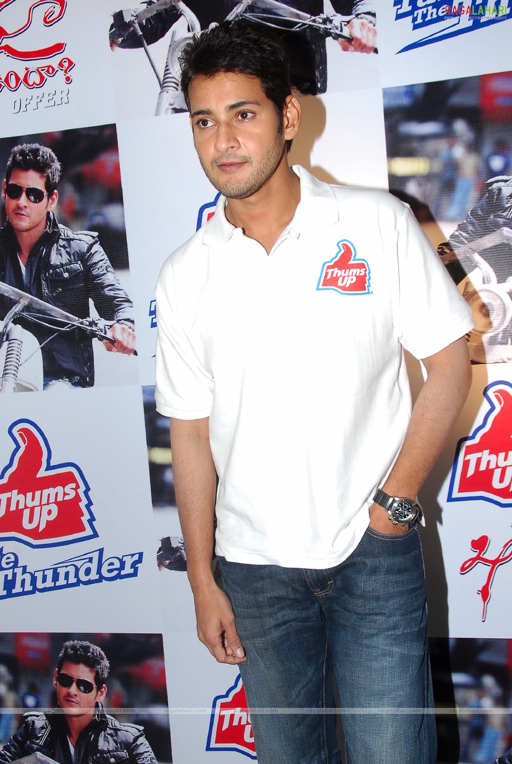 Mahesh Babu at Thums Up Khaleja Offer, Photo Gallery, Images