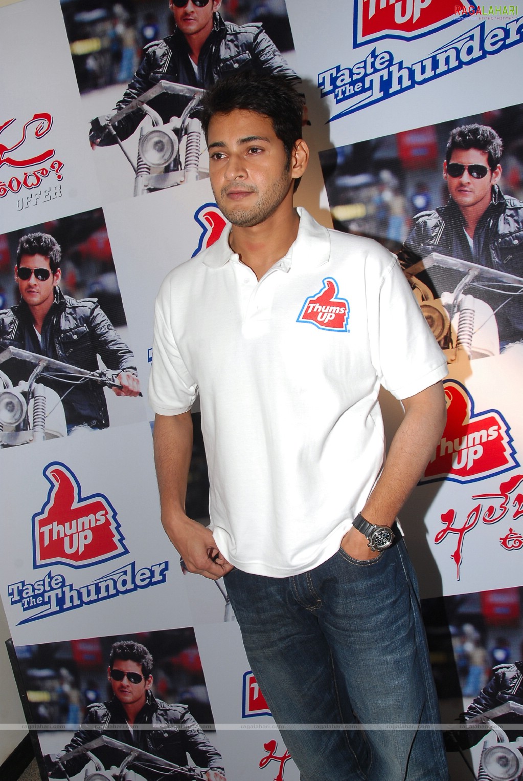 Mahesh Babu at Thums Up Khaleja Offer, Photo Gallery, Images