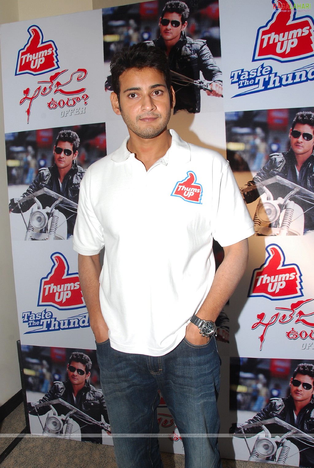 Mahesh Babu at Thums Up Khaleja Offer, Photo Gallery, Images