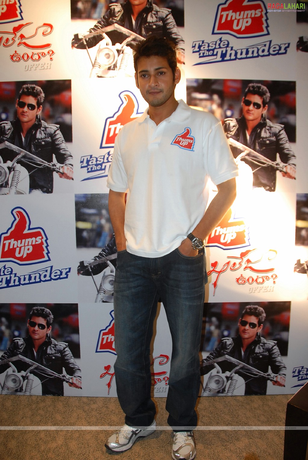 Mahesh Babu at Thums Up Khaleja Offer, Photo Gallery, Images