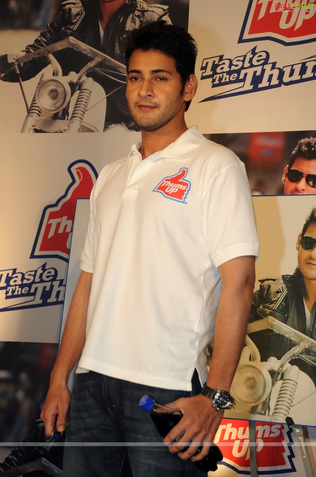 Mahesh Babu at Thums Up Khaleja Offer, Photo Gallery, Images