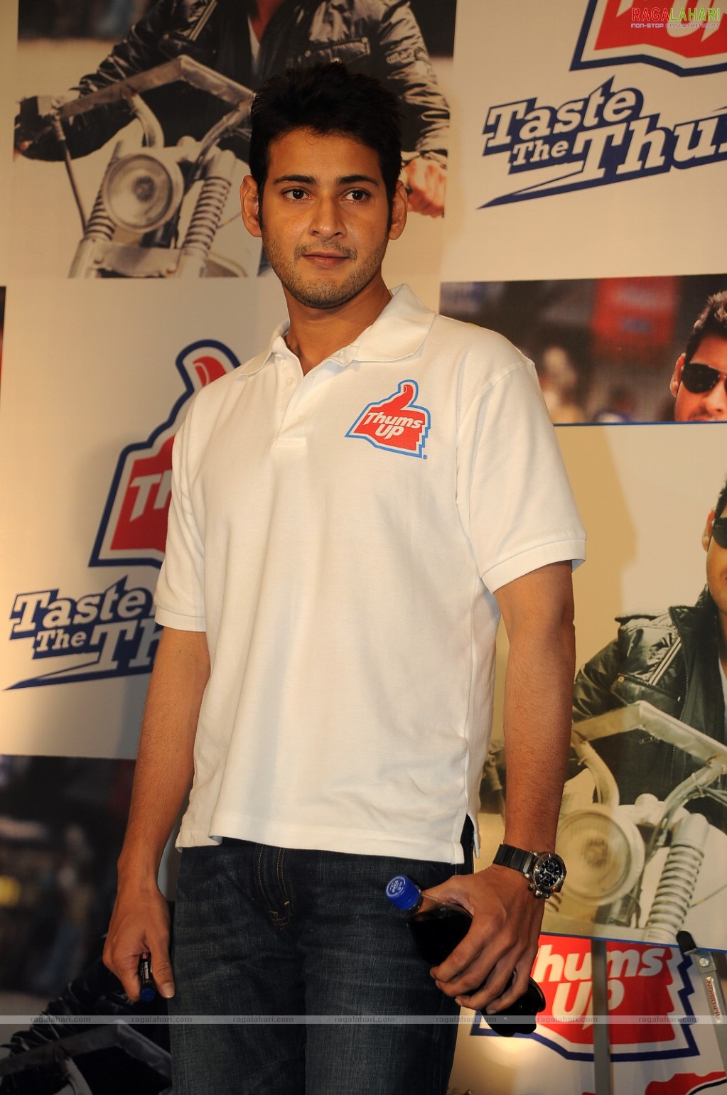 Mahesh Babu at Thums Up Khaleja Offer, Photo Gallery, Images