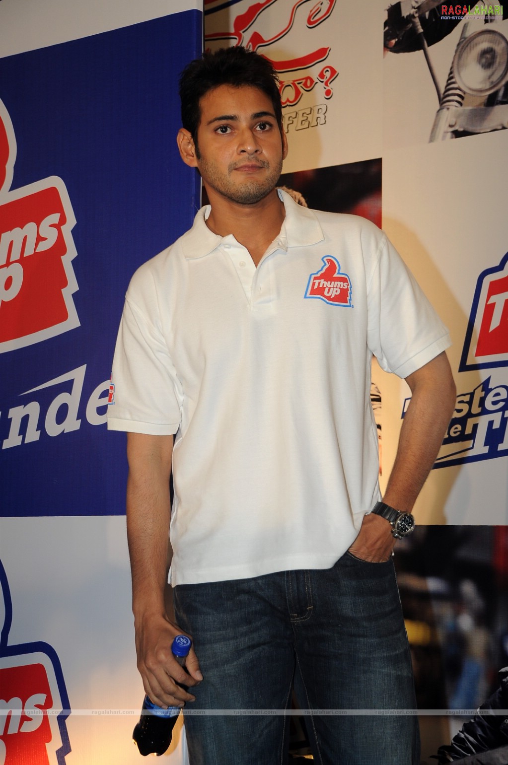 Mahesh Babu at Thums Up Khaleja Offer, Photo Gallery, Images