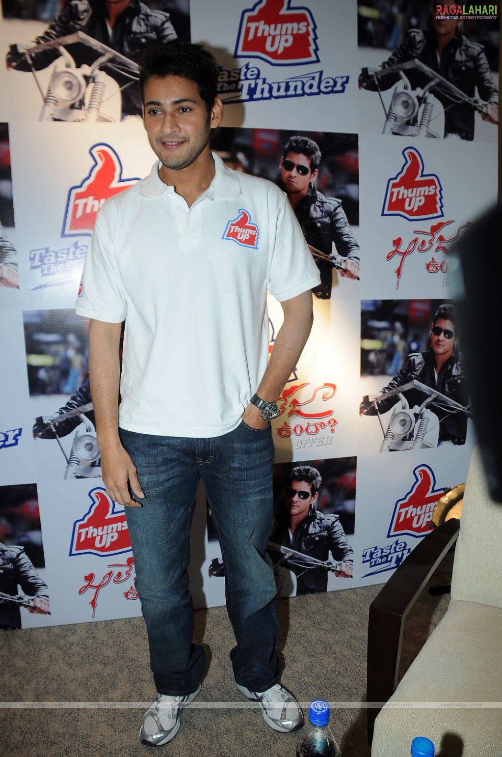 Mahesh Babu at Thums Up Khaleja Offer, Photo Gallery, Images