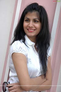 Shreya Dhanwanthary