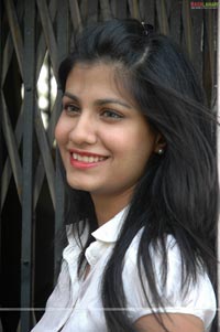 Shreya Dhanwanthary