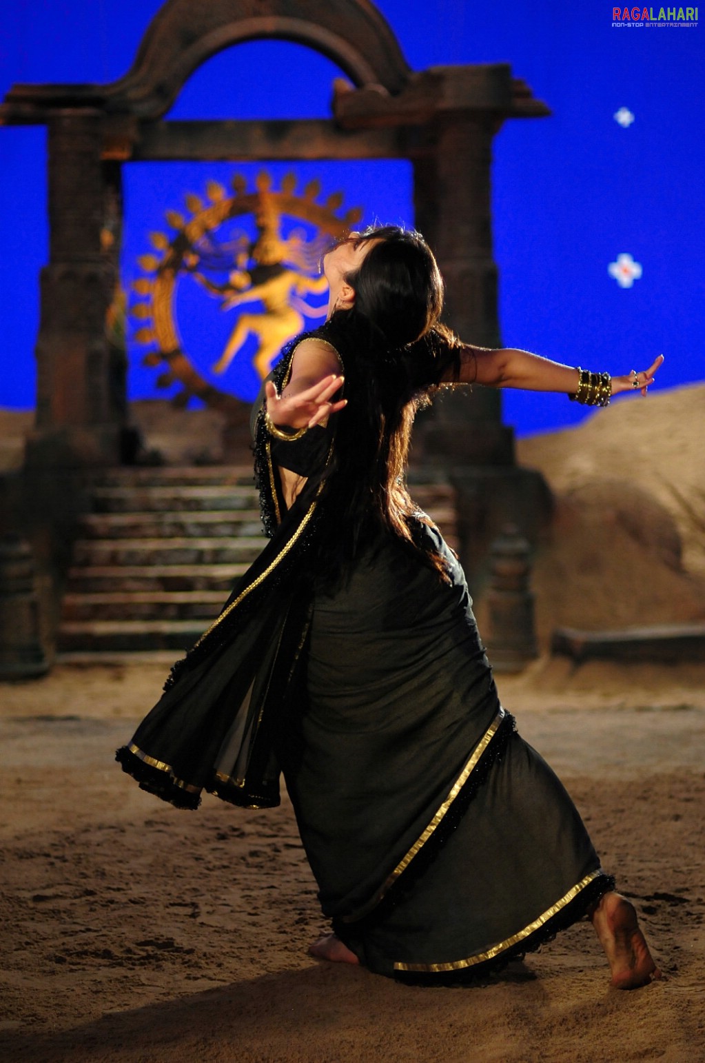 Charmi dancing in a Black Saree in Nagaram Nidrapothunna Vela - HD Gallery, Images