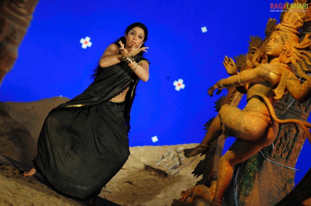 Charmi dancing in a Black Saree in Nagaram Nidrapothunna Vela - HD Gallery, Images