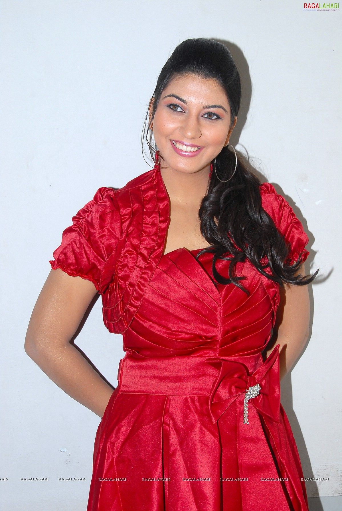 Sarah Sharma (Hi-Res)