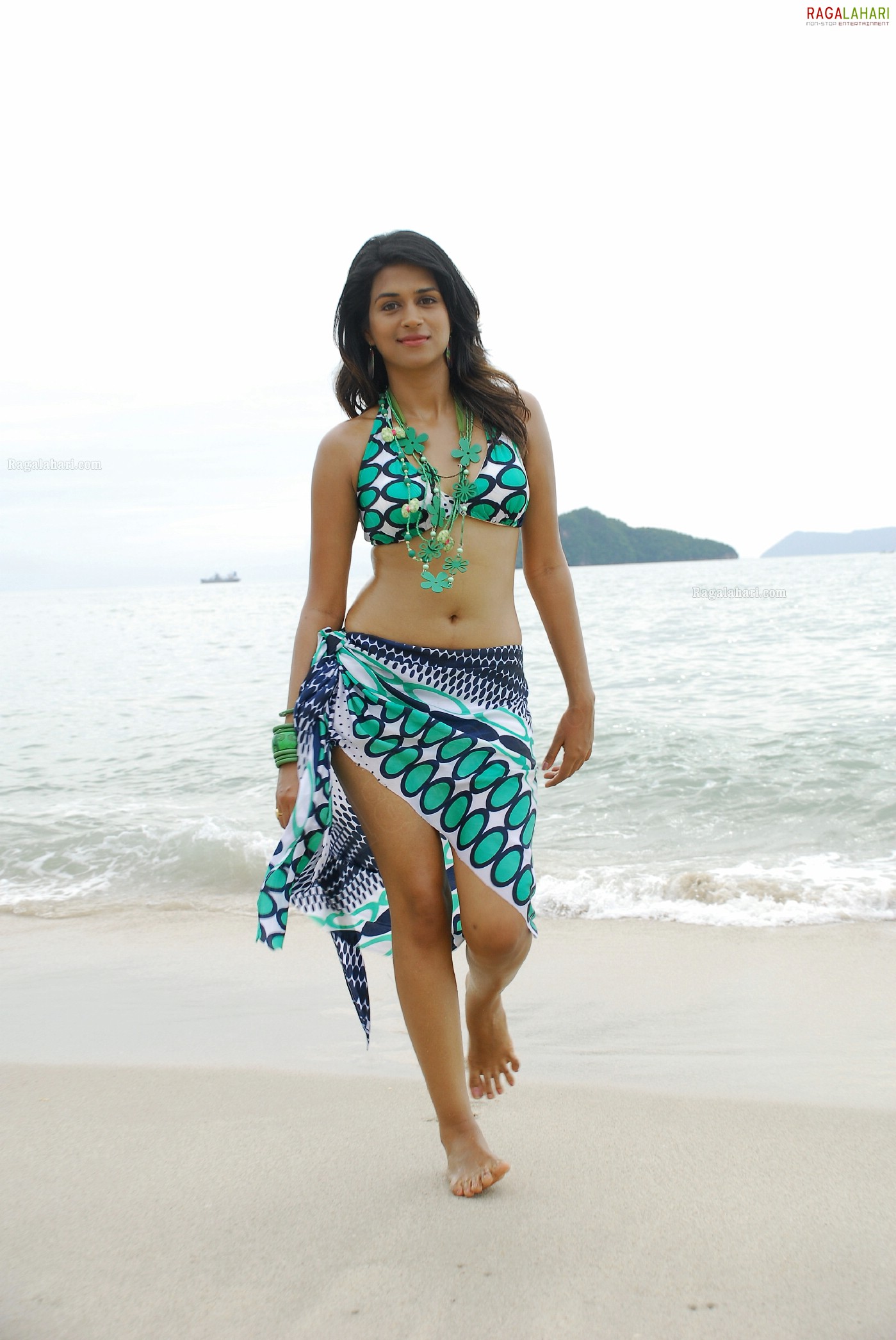 Shraddha Das (Posters)