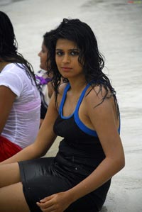 Shradha Das Photo Gallery from Mugguru