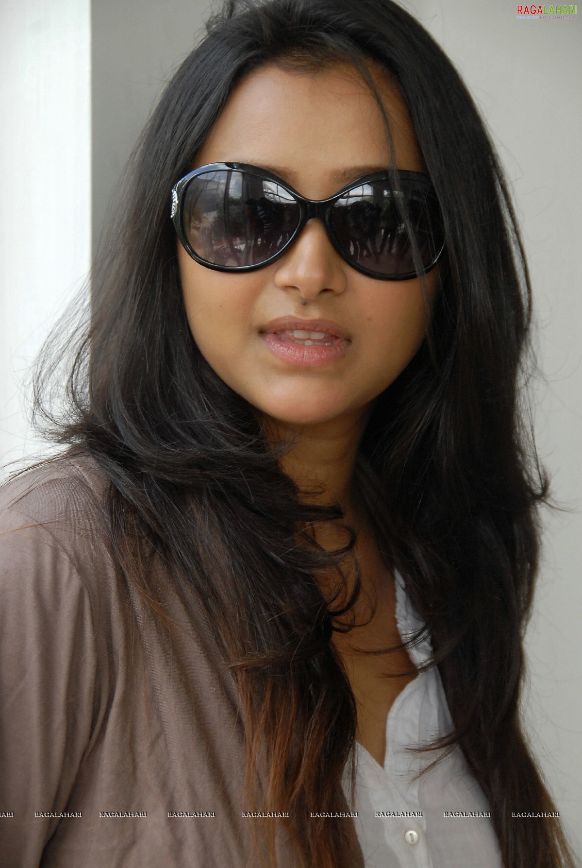 Swetha Basu Prasad (Hi-Res)