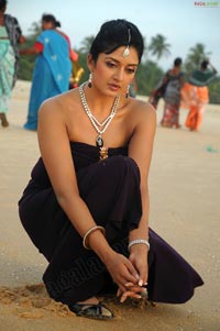 Vimala Raman in Beach