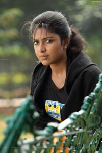 Run Baby Run Amala Paul HD Photos