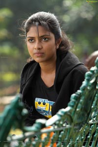 Run Baby Run Amala Paul HD Photos