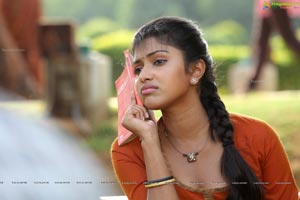 Run Baby Run Amala Paul HD Photos