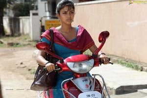 Run Baby Run Amala Paul HD Photos