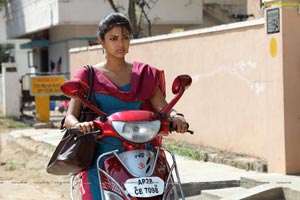 Run Baby Run Amala Paul HD Photos