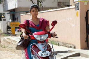 Run Baby Run Amala Paul HD Photos