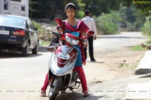 Run Baby Run Amala Paul HD Photos