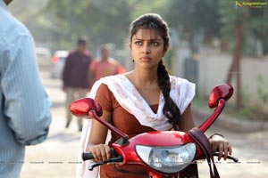 Run Baby Run Amala Paul HD Photos