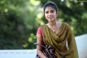 Amala Paul in Nayak HD Photos